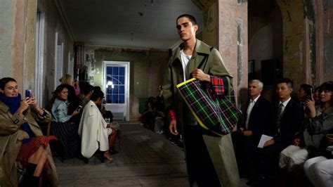 burberry targets youth with farfetch tie-up|Burberry Teams up with Farfetch in Online Push .